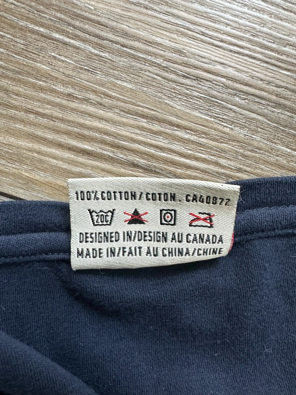 Red Canoe/ Navy Long-Sleeve Crewneck tee/ woman’s L/ 100 cotton - Picture 8 of 8